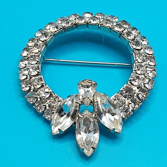 Vintage Winged Insect Wreath Brooch, Rhodium Plated, Clear Rhinestones - Picture 6 of 8